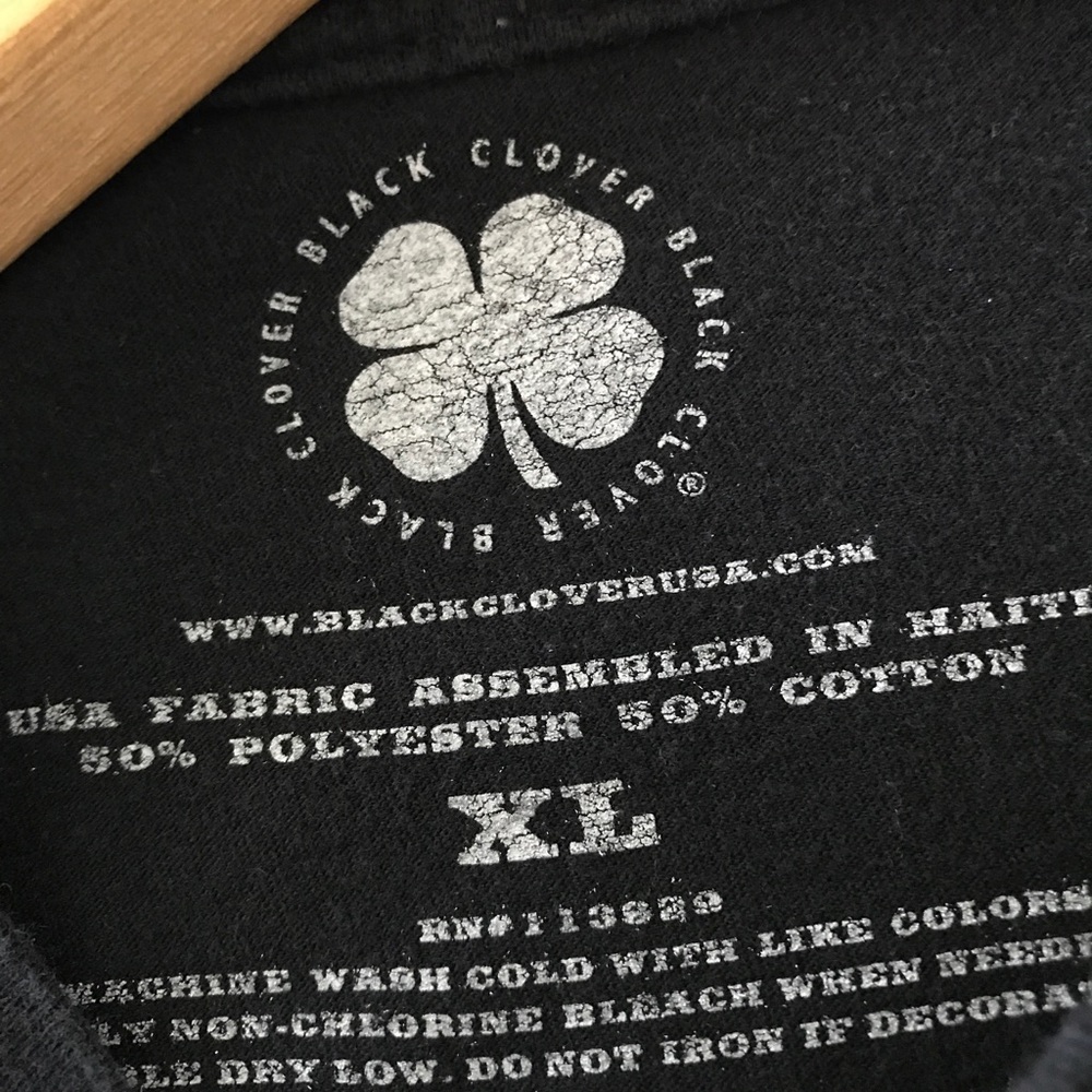 (SOLD) Black Clover Black Graphic T-shirt - Picture 5 of 5